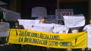 Con pancartazo docentes en Táchira exigieron aumento de sueldos (Fotos)