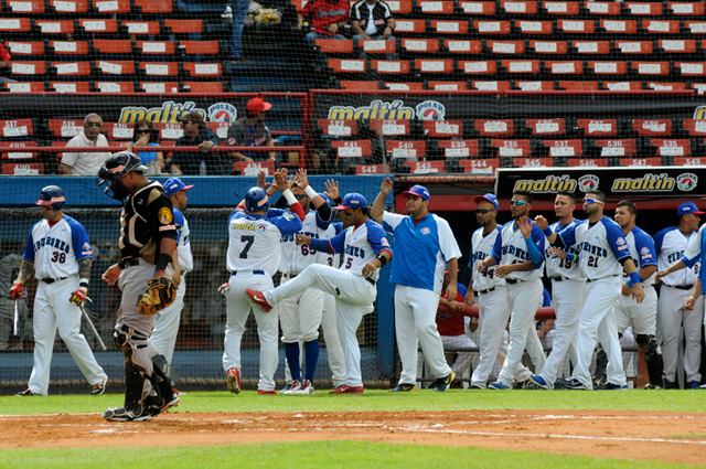 Tiburones igualó el cuarto lugar al derrotar a Tigres 6-1