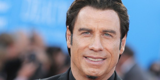 John Travolta dona 12 mil dólares a un centro de artes en Florida