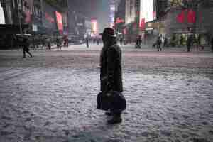 Nueva York, paralizada por una tormenta de nieve histórica (Fotos)