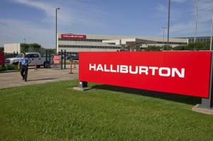 Halliburton ve al mundo encaminado hacia la escasez de petróleo en medio de recortes de inversiones