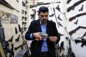 Amenaza de Estado Islámico impulsa negocio de armero curdo