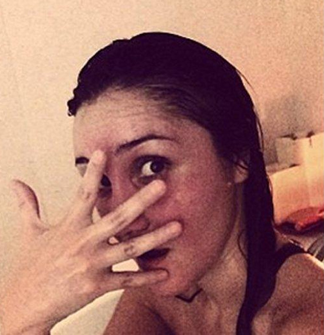 Dulce María causa sensación en las redes por publicar fotos tomando un baño