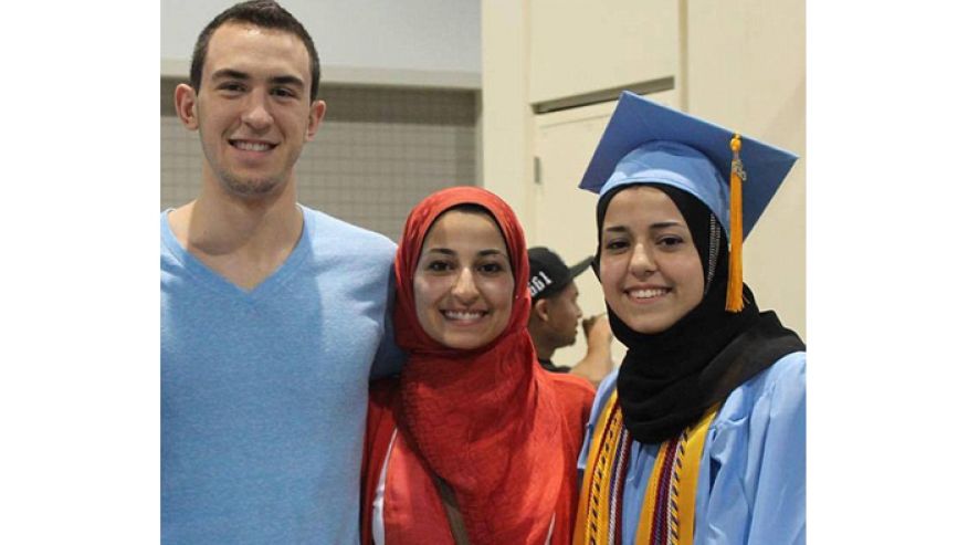 Fanático ateo mata a tres estudiantes musulmanes en EEUU