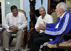 Fidel Castro se reunió con los cinco espías cubanos, 73 días después de ser liberados (Fotos)