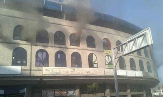 Se incendia comercio en el C.C Metromercado La Bandera (Fotos)