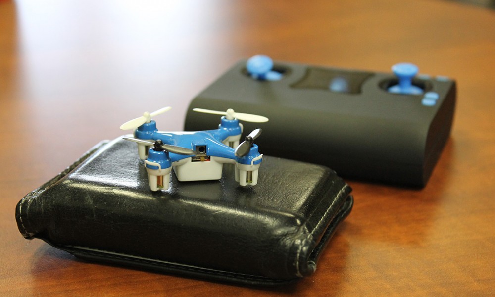 Inventan el drone más pequeño del mundo, cabe en tu bolsillo (Foto + Video)