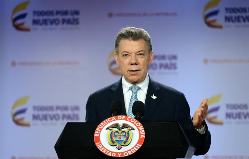 Santos dice a las Farc que sus acciones violentas son irracionales