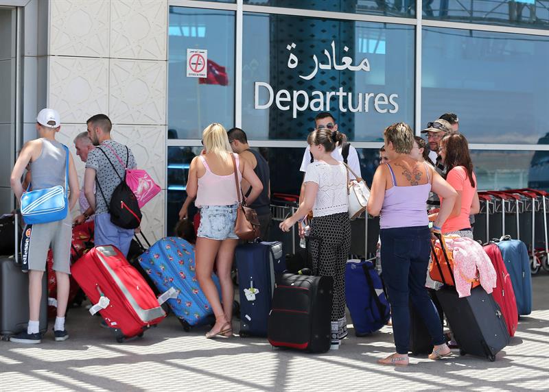 FOTOS: Adiós Túnez, el éxodo masivo de turistas tras brutal atentado en un resort