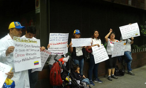 Estudiantes venezolanos en España podrían declararse en huelga de hambre por falta de divisas