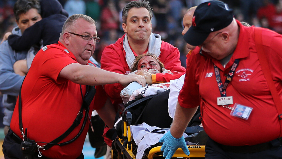 Mujer gravemente herida tras ser golpeada por un pedazo de bate en juego de MLB