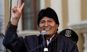 Dos policías borrachos disparan contra vehículo presidencial de Evo Morales