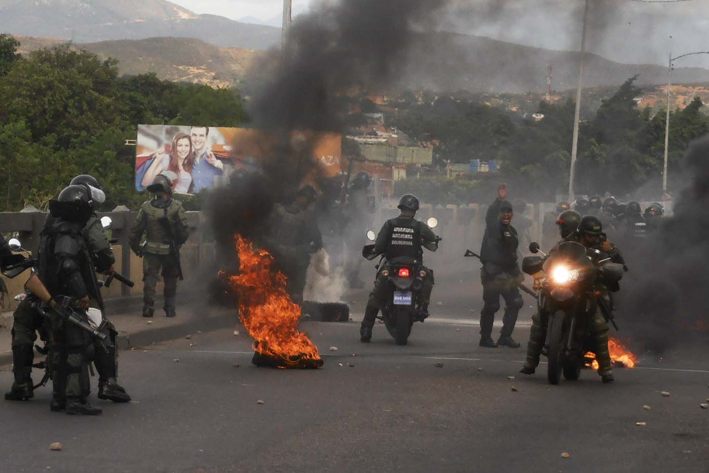 Más de seis horas duraron los enfrentamientos en la frontera