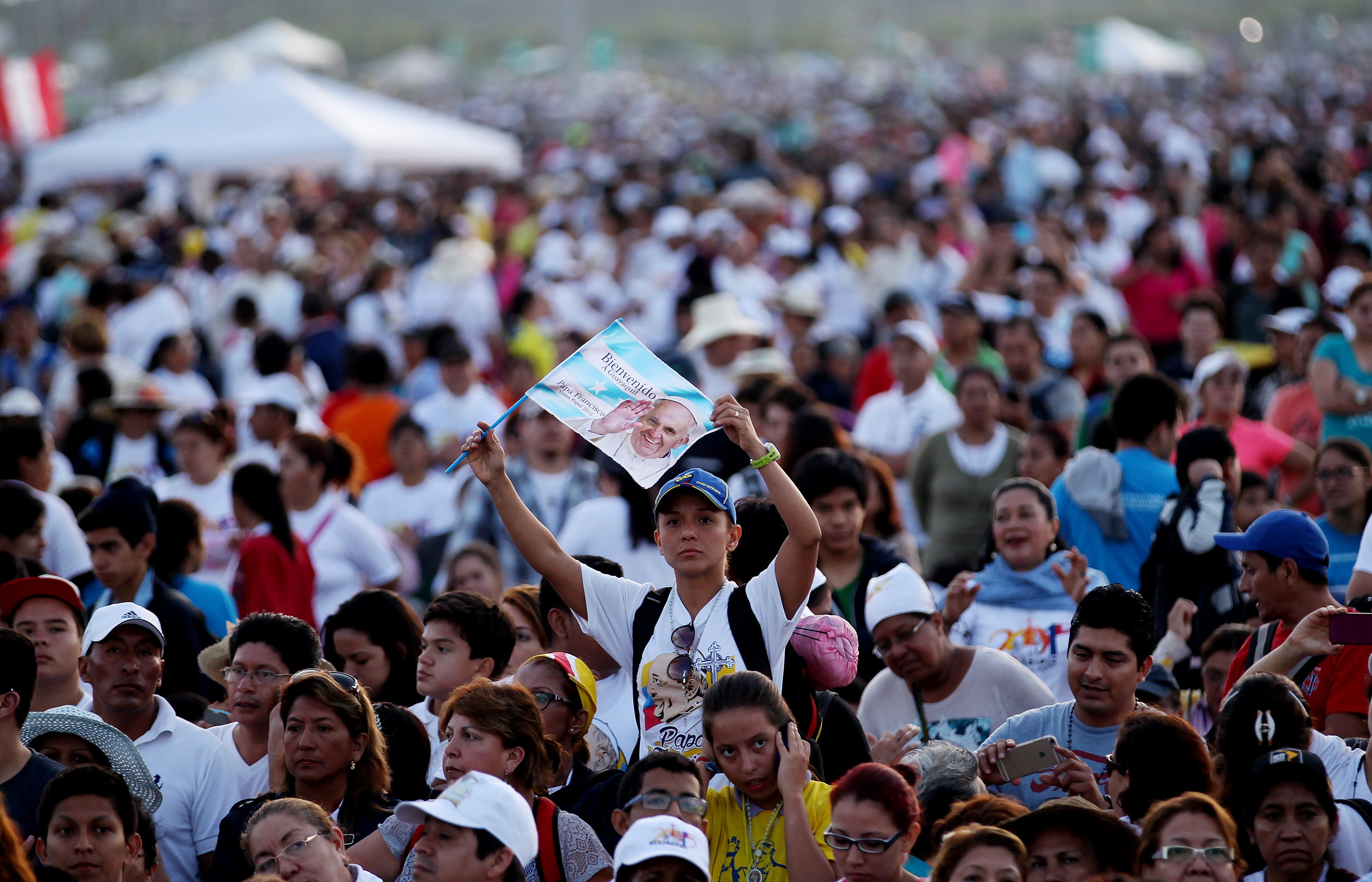 Papa Francisco pide encontrar soluciones concretas en Sínodo de la familia