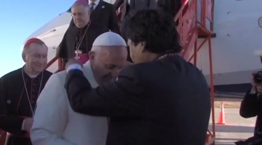 Papa Francisco llegó al aeropuerto de El Alto en Bolivia