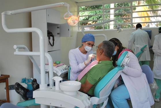 En crisis odontólogos en Margarita por falta de divisas