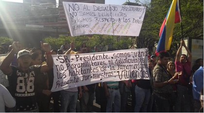 Desalojados de la Panamericana se reúnen en Miraflores con autoridades
