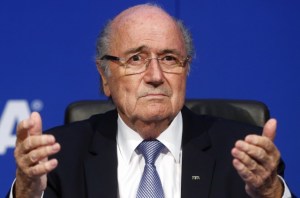 Blatter renuncia a su membresía en el COI ante su salida de la FIFA