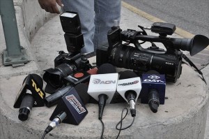 Dos periodistas venezolanos fueron víctimas del perfilamiento ilegal del Ejército de Colombia