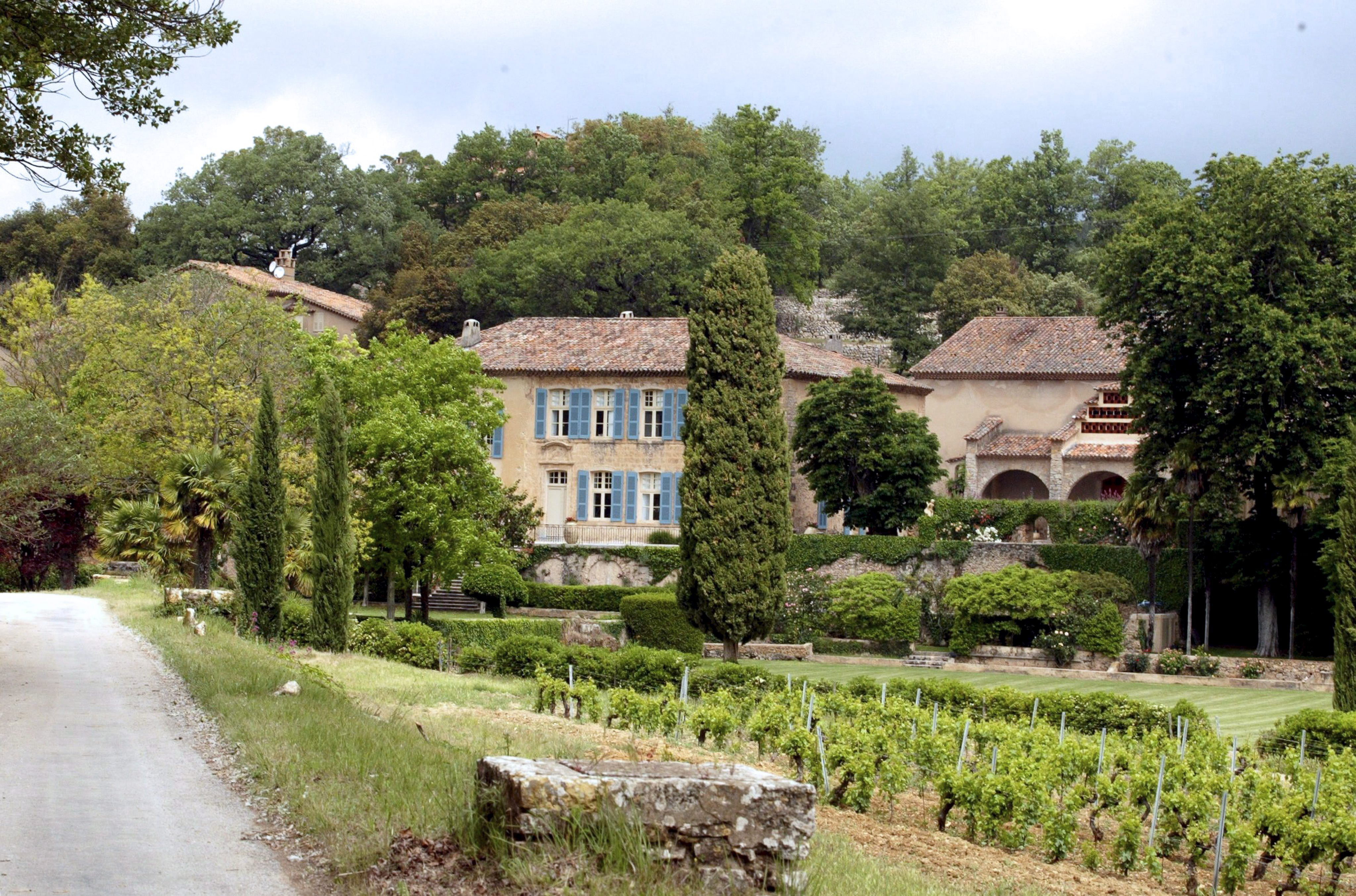 Angelina Jolie y Brad Pitt conservarán el castillo donde se casaron en Francia