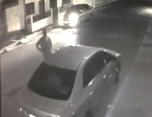 En VIDEO: Hampones de la PATRIA intentan atracar un carro y terminan llevándose otro