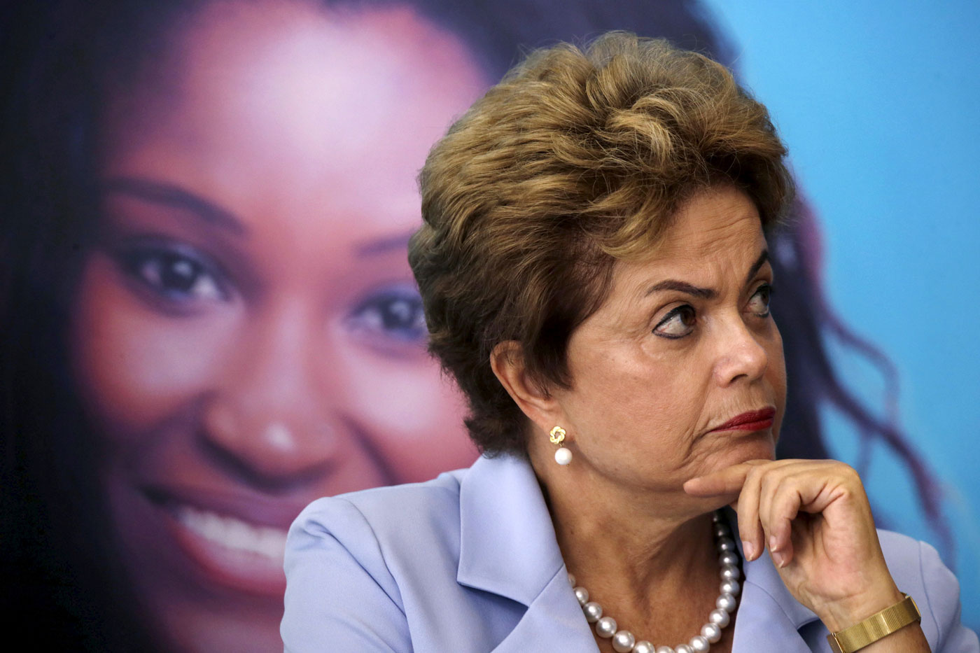 Le lanzan hielo a Dilma Rousseff a su llegada a la IV Cumbre de la Celac (VIDEO)