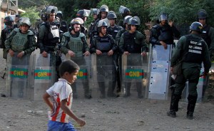 El Nuevo Herald: Enfrentamiento entre bandas militares ocasionó cierre de frontera colombo-venezolana