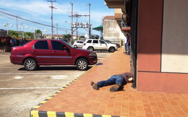 Lo asesinaron por resistirse al robo de su carro