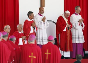 El Papa destaca el esfuerzo de la Iglesia en una Cuba con pocos curas y templos