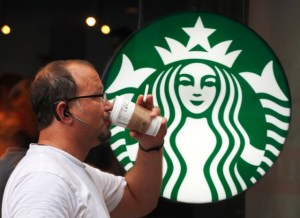 La nueva aplicación móvil de Starbucks permite ordenar y pagar por adelantado