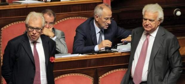 ¡Por obscenos! Suspenden temporalmente a 2 senadores italianos