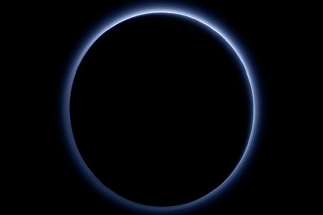 En Video: La Nasa revela que Plutón tiene nieblas azules en su cielo