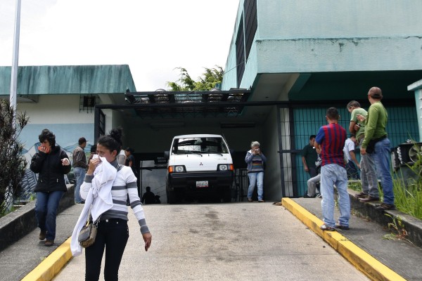 Hombre que mató a machetazos a su exsuegro estaría siendo buscado por homicidio en Colombia