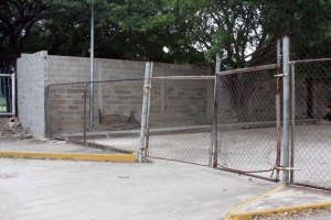 Denuncian deterioro de escuelas nacionales en Guacara