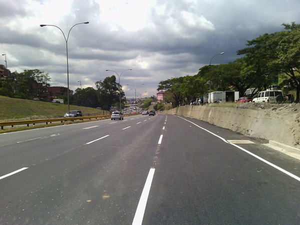 Finalizan ampliación de Autopista Gran Mariscal de Ayacucho hacia Caracas