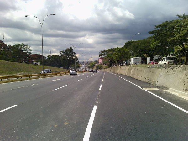 Reportan congestionamiento en la #GMA sentido  Caracas por accidente