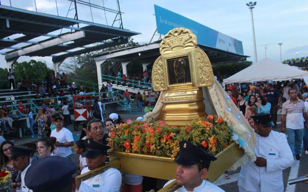 La Virgen de la Chinita llega a casa