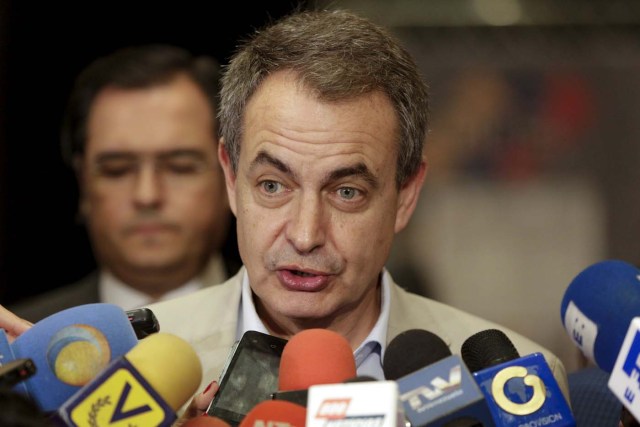 Former Spanish Prime Minister Jose Luis Rodriguez Zapatero addresses the media after a meeting with National Electoral Council (CNE) President Tibisay Lucena in Caracas, December 2, 2015. Zapatero was invited by the National Electoral Council (CNE), to join a mission, along with Panama's former president Martin Torrijos and Colombian Senator Horacio Serpa, to accompany the Union of South American Nations (UNASUR) during the upcoming election on December 6. REUTERS/Marco Bello. FOR EDITORIAL USE ONLY. NO RESALES. NO ARCHIVE.