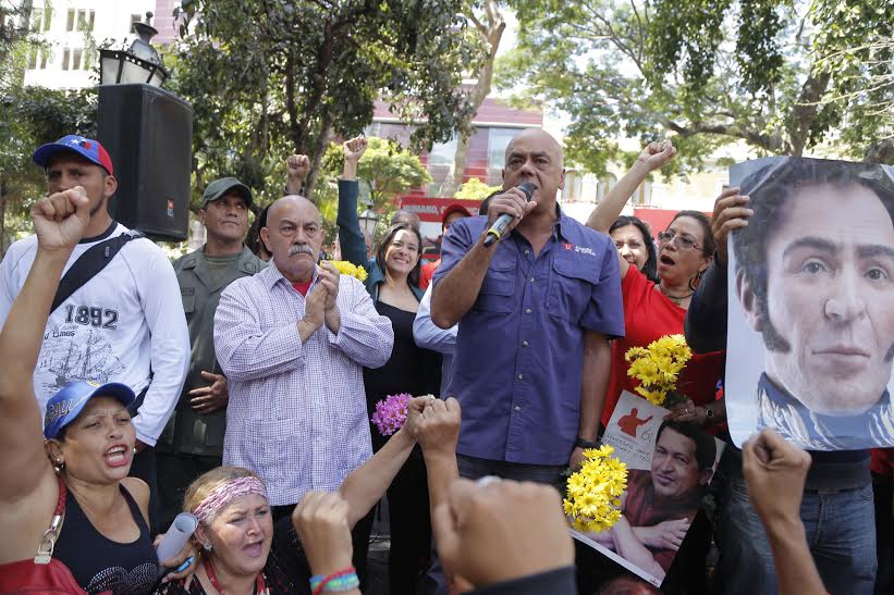 Jorge Rodríguez anunció que colmarán las calles de fotos de Chávez y Bolívar