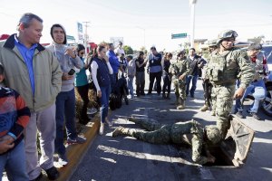 Las fuerzas mexicanas mantienen custodiada zona donde fue capturado el “Chapo” Guzmán (Fotos)