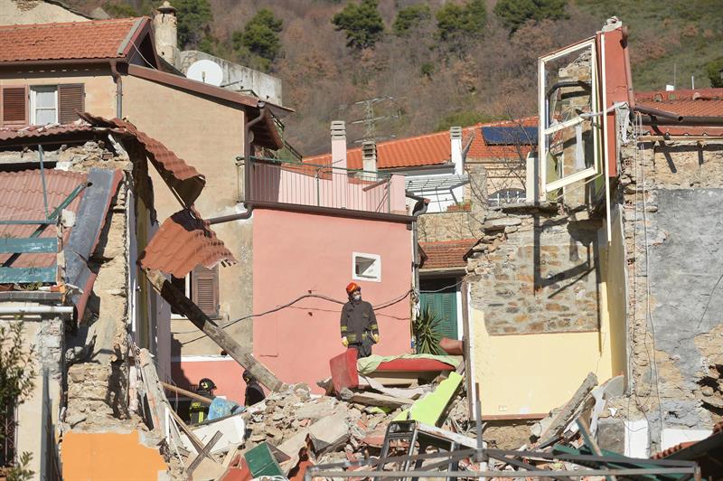 Cinco muertos en Italia tras derrumbe de un edificio por fuga de gas