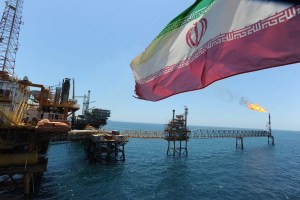 Irán incrementa la producción de crudo y envía su primer cargamento a Europa