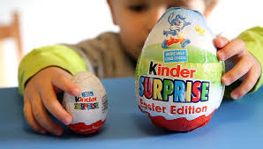 Niña de tres años muere al tragarse juguete de un huevo sorpresa Kinder