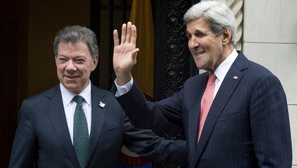 Santos y Kerry discuten ayuda para implementar acuerdos de paz