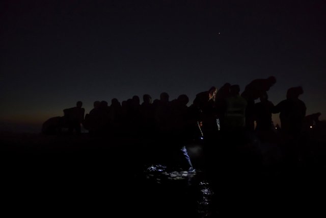 Segundo premio de la categoría "Noticias Generales", Paul Hansen. Inmigrantes viajan en la oscuridad para evitar ser detectados por militares Griegos