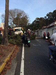 HORROROSO: Mira cómo se estrelló una camionetica de pasajeros en Alto Prado (VIDEO)