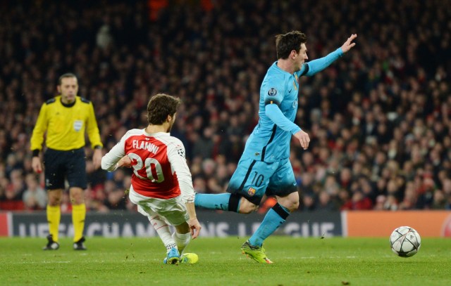 Football Soccer - Arsenal v FC Barcelona - UEFA Champions League Round of 16 First Leg - Emirates Stadium, London, England - 23/2/16 Barcelona's Lionel Messi is fouled by Arsenal's Mathieu Flamini resulting in a penalty to Barcelona Action Images via Reuters / Tony O'Brien Livepic EDITORIAL USE ONLY.