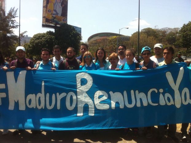 MADURO RENUNCIA (1)