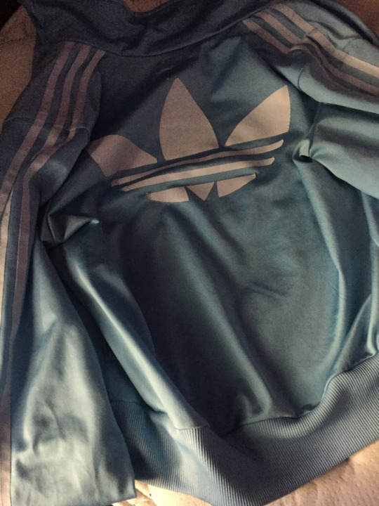 ¿De qué color ves esta chaqueta? (Sí, otra vez)
