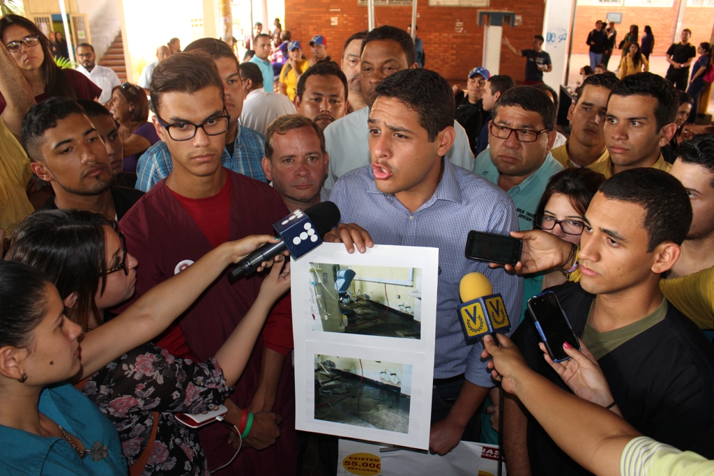 Olivares presentará este jueves informe de los recorridos de hospitales ante la AN